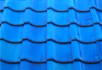 超促進耐候性試験(メタルウェザー試験)では釉薬瓦とほぼ同じ性能を発揮