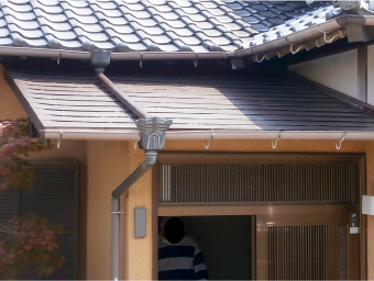 アスファルトルーフィング(防水紙)を貼る